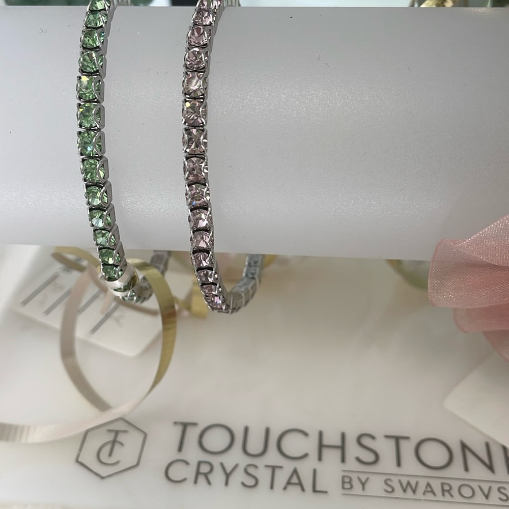Touchstone Crystal elastic bracelet.
